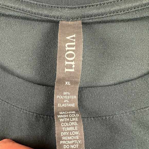 Vuori Men's Strat Tech Tee XL Green Athletic Crew Neck Workout Casual - Picture 4 of 9